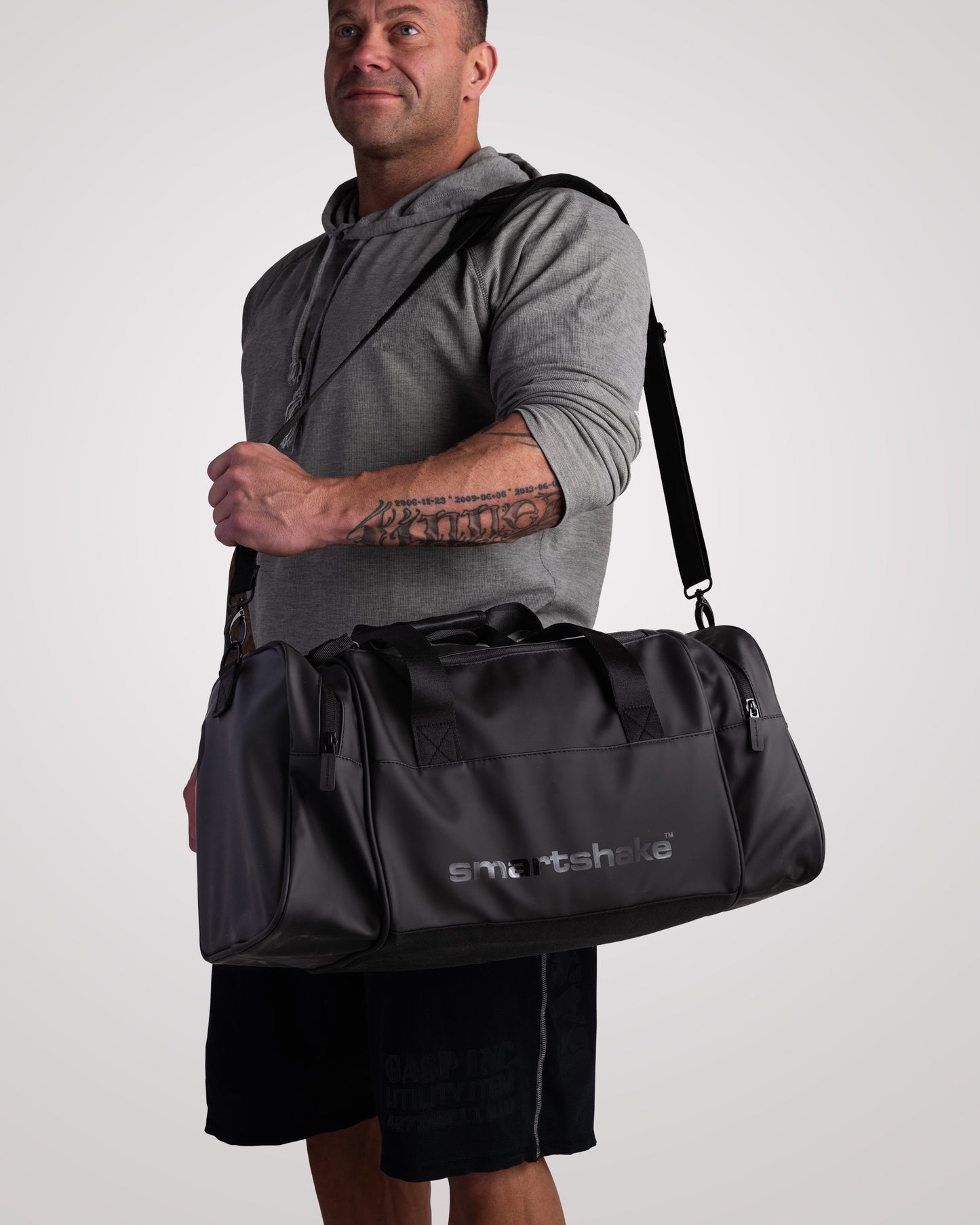 gym-bag-black-e3 Smartshake_GymBag_Black_lifestyle2.jpg