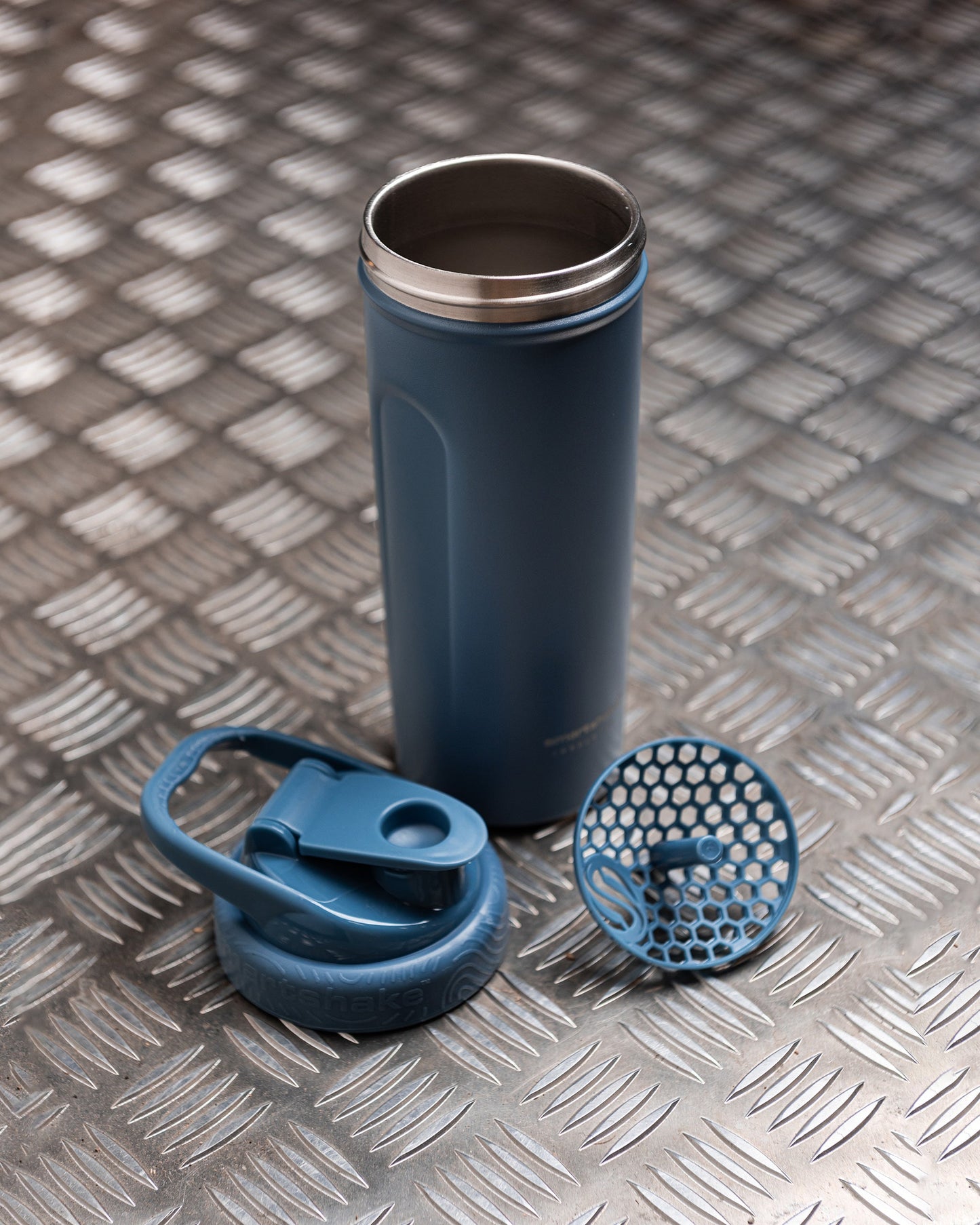 insulated-steel-shaker-faded-blue-q7 Smartshake_Insulated_Steel_Faded_Blue_Lifestyle.jpg