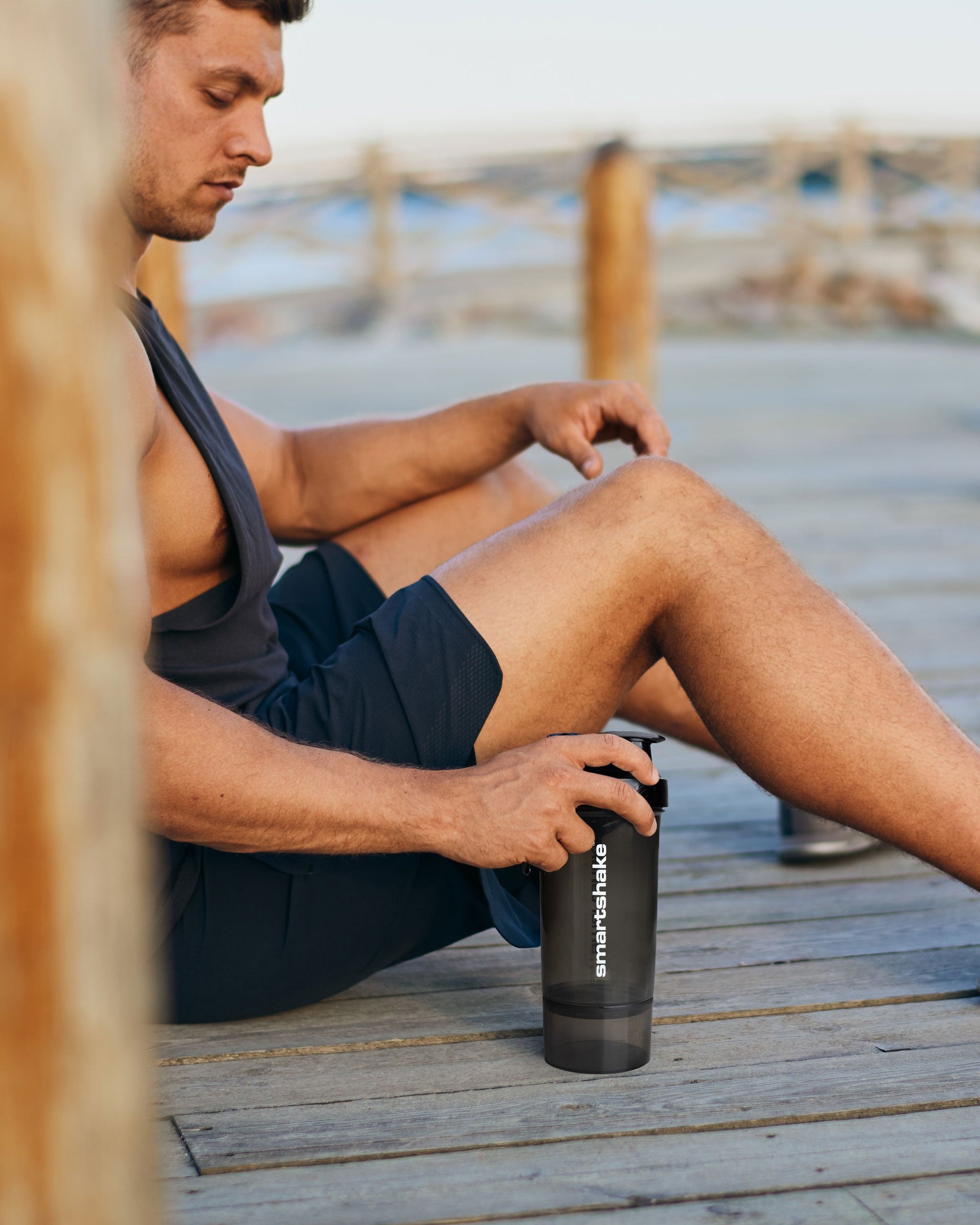 original2go-one-gunsmoke-black-w5 Smartshake_Original2Go-ONE-Gunsmoke-Black_lifestyle2.jpg