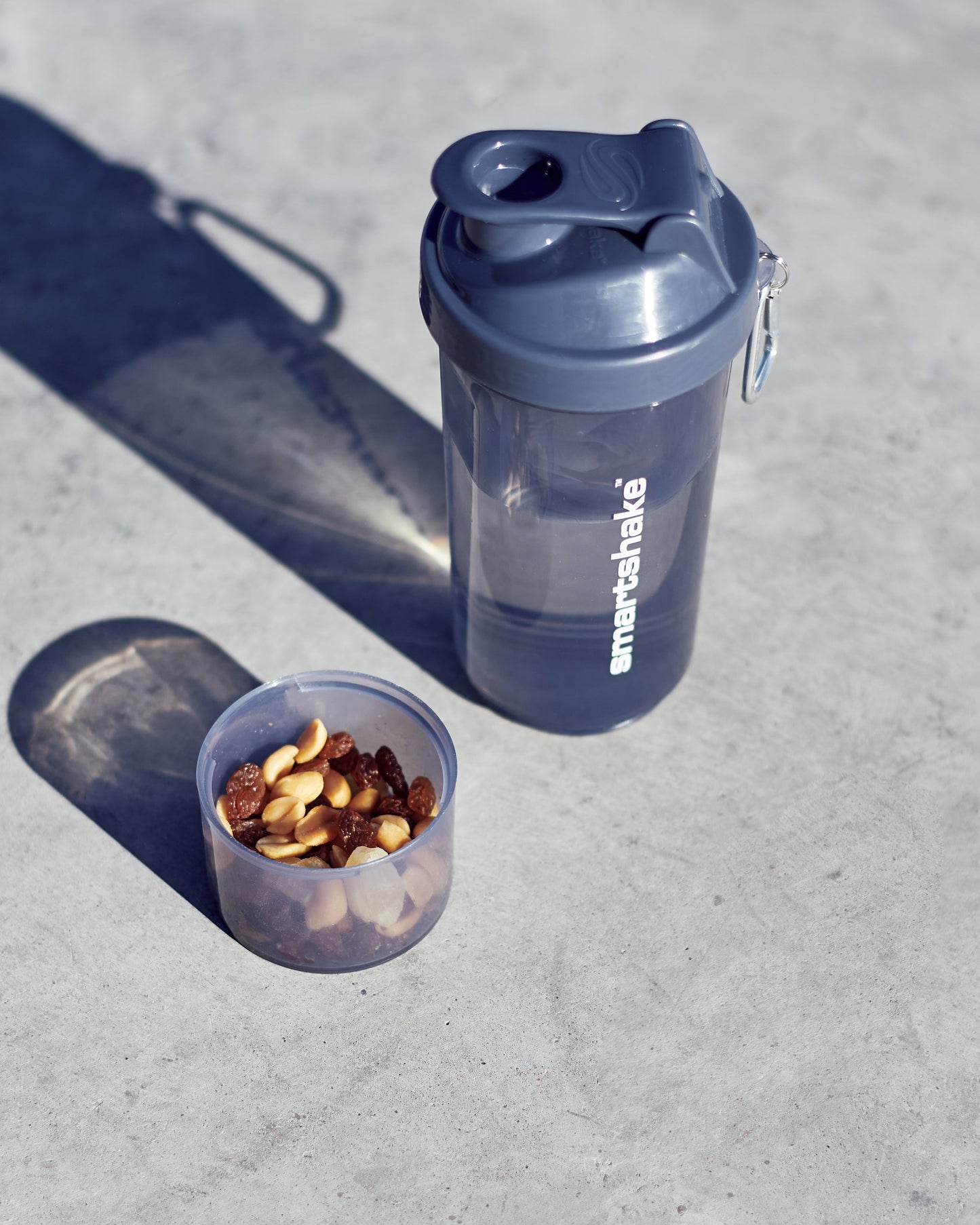 slim-stormy-gray-i8 Smartshake_Slim_gray_lifestyle.jpg