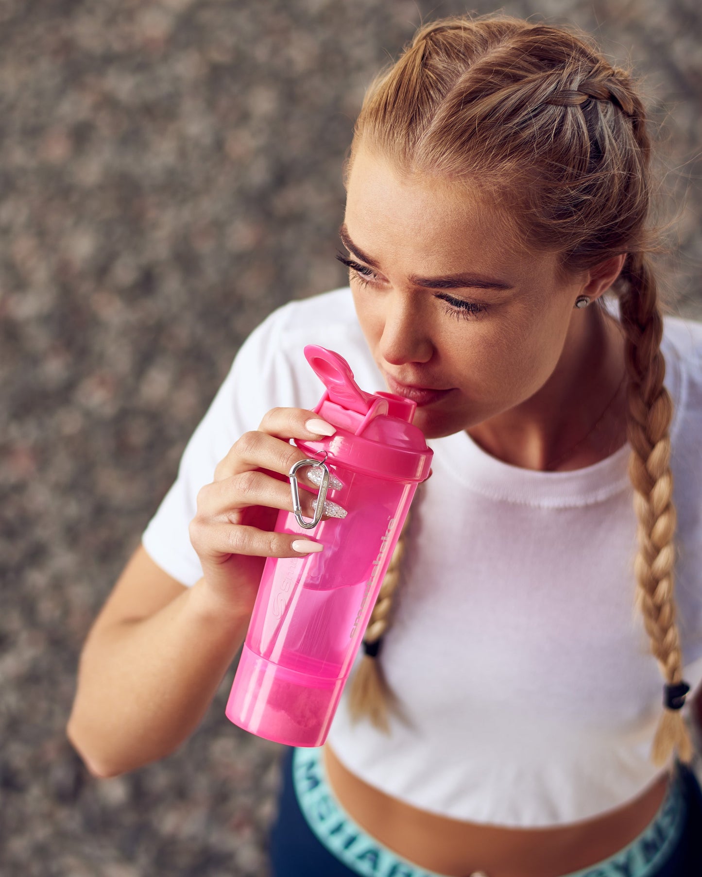 slim-pink-n7 Smartshake_Slim_pink_lifestyle.jpg