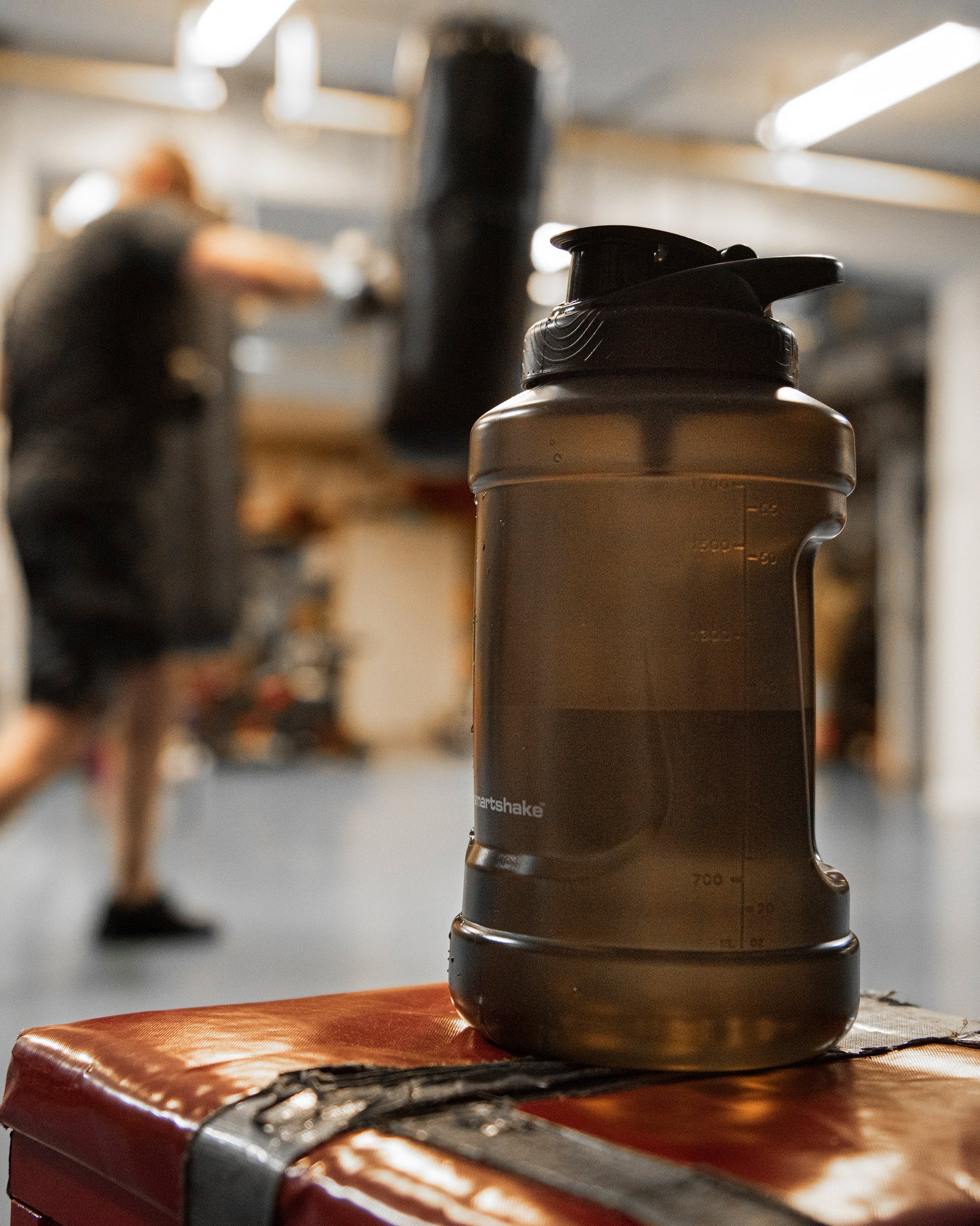 ultimate-jug-black-p7 Smartshake_Ultimate_Jug_black_lifestyle2w.jpg