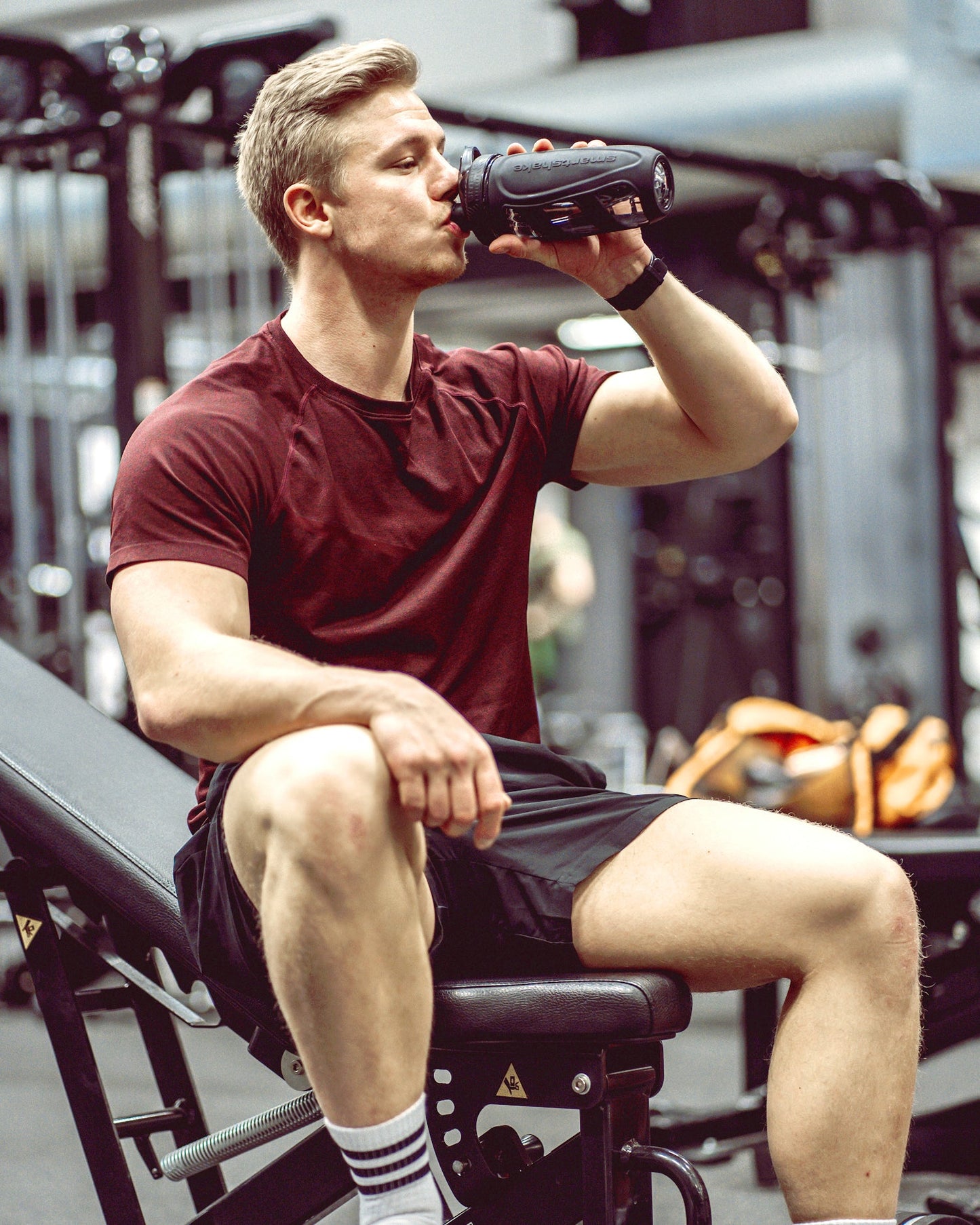 reforce-glass-black-p2 samrtshake_reforce_glass_lifestyle.jpg