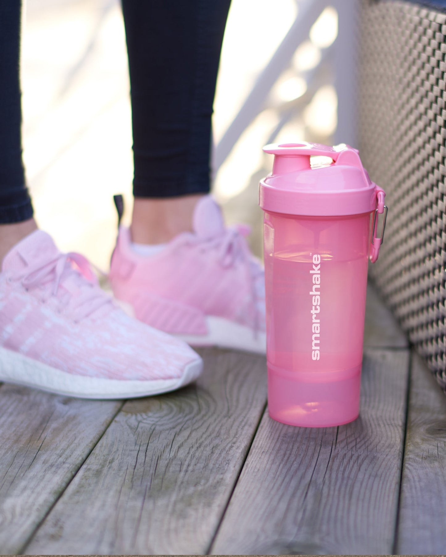 original2go-one-light-pink-b2 smartshake_02go_pink_lifestyle.jpg